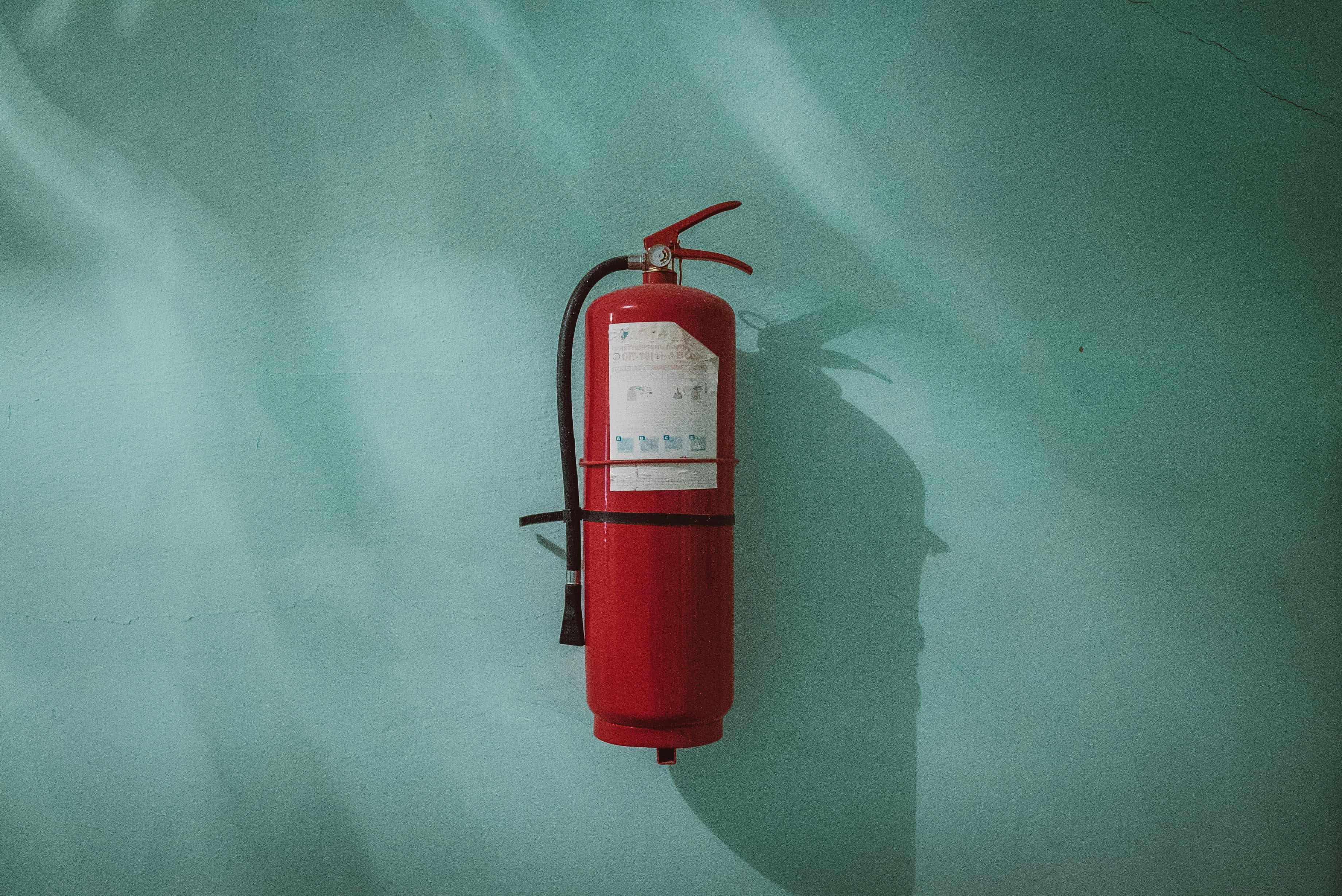 Using a fire extinguisher with PASS method